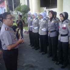 Polwan Polrestabes Surabaya Mulai Pakai Jilbab