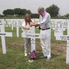 Penyanyi Geef Mij Maar Nasi Goreng Nyekar di Kembang Kuning