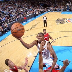 Durant Pimpin Thunder Kalahkan Clippers