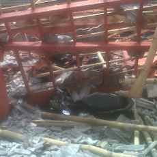 Bruakk! Bangunan Pasar Panji Ambrol, Empat Pekerja Luka 