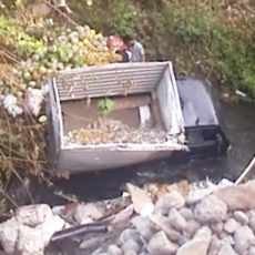 Pick Up Muat Buah Terjun ke Jurang Sedalam 20 Meter, Sopir Selamat