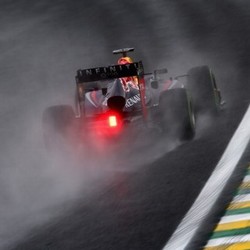 Cuaca Tak Menentu, Vettel Minta Red Bull Tetap Waspada