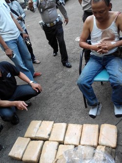 Setelah Tabrak Lari, Pengemudi Avanza Ungu Kedapatan Simpan 12 Kg Ganja