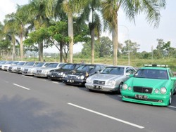 926 Mobil Mercy Pecahkan Rekor Parkir Terpanjang