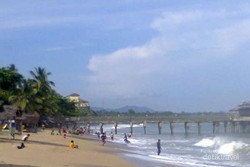 Akhir Pekan Mengusir Penat di Pantai Marbella, Anyer