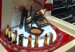  Lancome Rilis Koleksi Make-up Edisi Liburan Terinspirasi Menara Eiffel