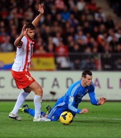 Madrid Pesta Lima Gol di Kandang Almeria