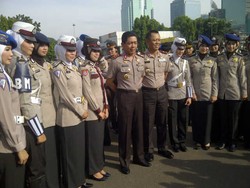 15 Polwan Polda Metro Peragakan Baju Dinas Polwan Berjilbab