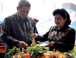 SBY: Ibu Ani Tanam Pohonnya, Saya yang Bersihkan Daun Berguguran