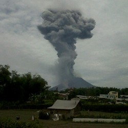 Letusan Gunung Sinabung Terus Diiringi Awan Panas