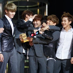 Raih Album of the Year, EXO Terima Kasih pada Senior SM Entertainment
