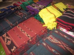 Begini Cara Bedakan Tenun Warna Alam Dan Sintetik