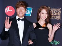 Serasinya Song Ji Hyo dan Kim Jong Kook