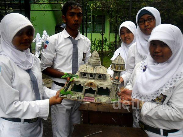 222 Miniatur Masjid Masuk Indonesia Book of Records