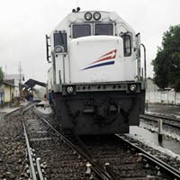 Banjir di Banyuwangi Rendam Jembatan dan Rel Kereta Api