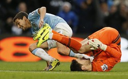 Jesus Navas membobol gawang Lloris. Dalam pertandingan ini, Navas dua kali membobol gawang Tottenham Hotspur. Gol itu dibuatnya di menit ke-1 dan 90. Reuters/Phil Noble.