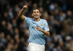 Jesus Navas merayakan gol yang dibuatnya. Reuters/Phil Noble.