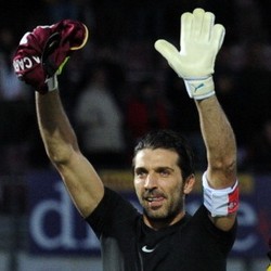 Buffon Sudah 500 Laga di Serie A