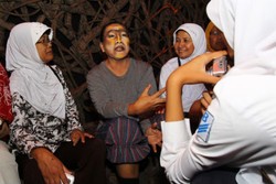 Bank BCA Ajak 180 Siswa Tonton Pementasan Teater Koma Ibu