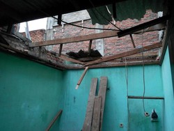 Saksi Lihat Suami Istri yang Tertimpa Rumah Roboh di Koja Masih Hidup