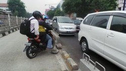 Aneka Tingkah Polah Penerobos Busway yang Takut Kena Razia