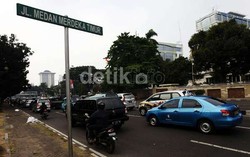 Pasang Konstruksi Jembatan, Lalin Jl Merdeka Timur Dialihkan Rabu Malam