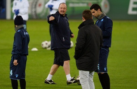 Benitez Tuntut Kekompakan Napoli dalam Redam dan Hantam Dortmund