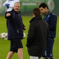 Benitez Tuntut Kekompakan Napoli dalam Redam dan Hantam Dortmund 