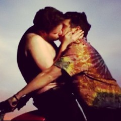 James Franco dan Seth Rogen Buat Parodi Video Klip Kanye West