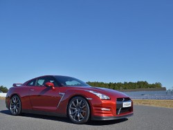 Sensasi Berada di Balik Kemudi Godzilla 