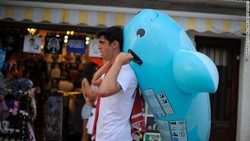 10 Alasan Kenapa Jadi Turis Itu Super Menyenangkan