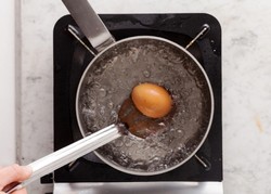 Mau Telur Rebus Matang atau Setengah Matang?