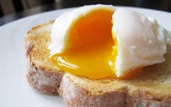 Poached Egg yang Lembut Meleleh Bisa Dibuat dengan Cara Ini