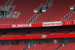     Di sekeliling tribun stadion dipasang banyak banner sejumlah negara, termasuk nama Indonesia.