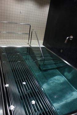 Kamar berendam pemain di dressing room.