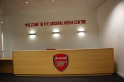 Bagian depan Media Center di Emirates Stadium.