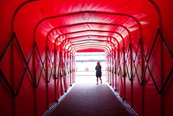 Lorong pemain dari dressing room menuju lapangan. Feel the atmosfer of the Emirates Stadium.