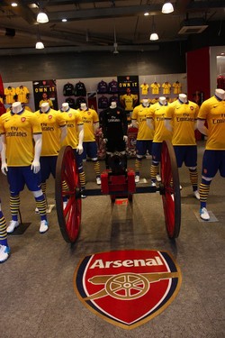 Selamat datang di toko Arsenal di Emirates Stadium.