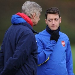 Wenger Sebut Tidak Ada Tanggung Jawab Berlebih untuk Oezil