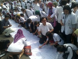 Berpita Hitam, Ribuan Dokter di Semarang Teken Dukungan untuk dr Ayu