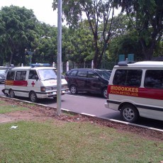 Kendaraan Dokter Berdemo, Mulai dari Mobil Pribadi Sampai Ambulans