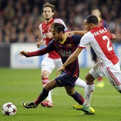 Kalahkan Barcelona, Ajax Jaga Kans Lolos