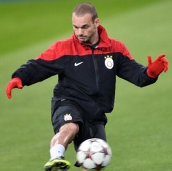 Mancini Tak Mau Ambil Risiko, Sneijder Belum Pasti Tampil