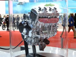 Motor dengan Supercharger Pertama di Dunia