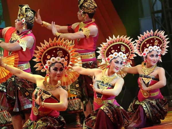 Tari Janger Buka Pekan Produk Kreatif Indonesia