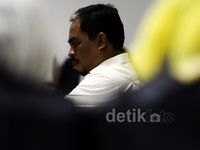 Luthfi Hasan Dituntut 18 Tahun Penjara