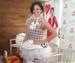 Agni Pratistha Pakai Gaun Bergaya Futuristik dari Tombol Keyboard Bekas