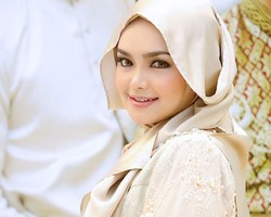 Hijab Style: Penampilan Siti Nurhaliza yang Anggun 