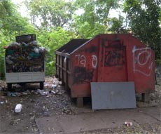 Pembuangan Sampah di Belakang Kantor Walikota Jaksel