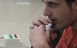 Dengan Alat Stimulasi Ini Anda Bisa Mencicipi Makanan Tanpa Kalori